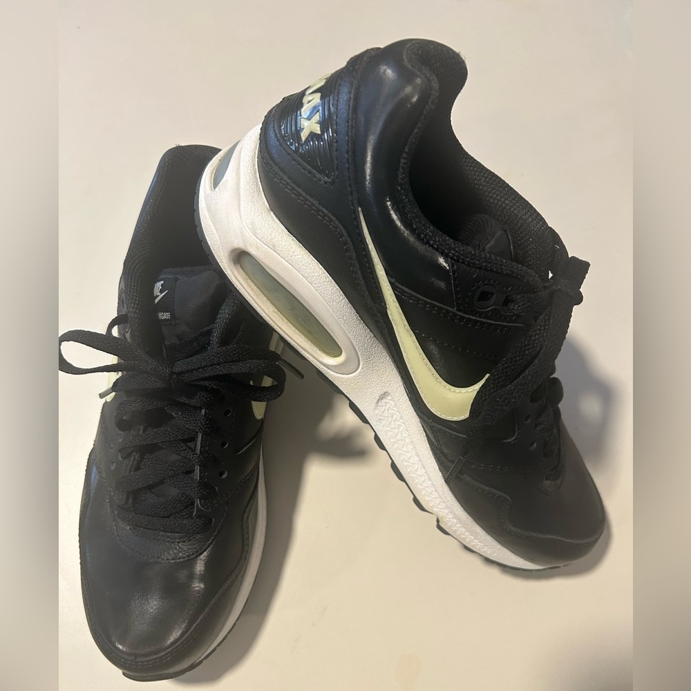 “Send Ur Price?” WORN ONCE…”NIKE AIR MAX” Black & Cream Sneakers…*NO BOX* 👟